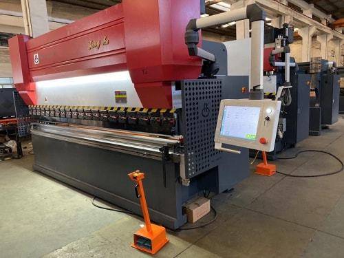 折彎?rùn)C(jī)先行者：豐科機(jī)械數(shù)控折彎?rùn)C(jī)助力鈑金加工，更高效更節(jié)能！? 